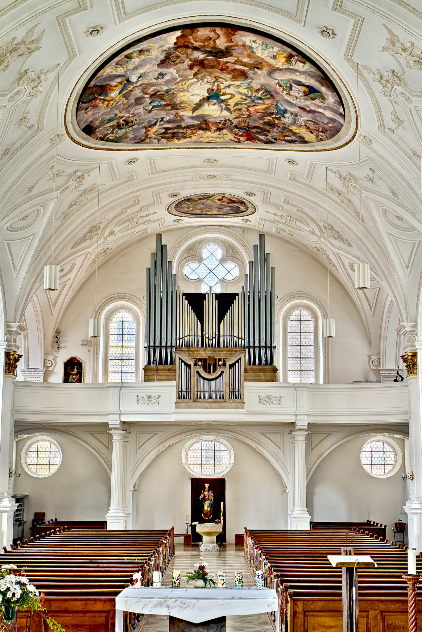 Die neue Spaeth-Orgel im Hauptschiff der Stadtpfarrkirche Mariae Himmelfahrt