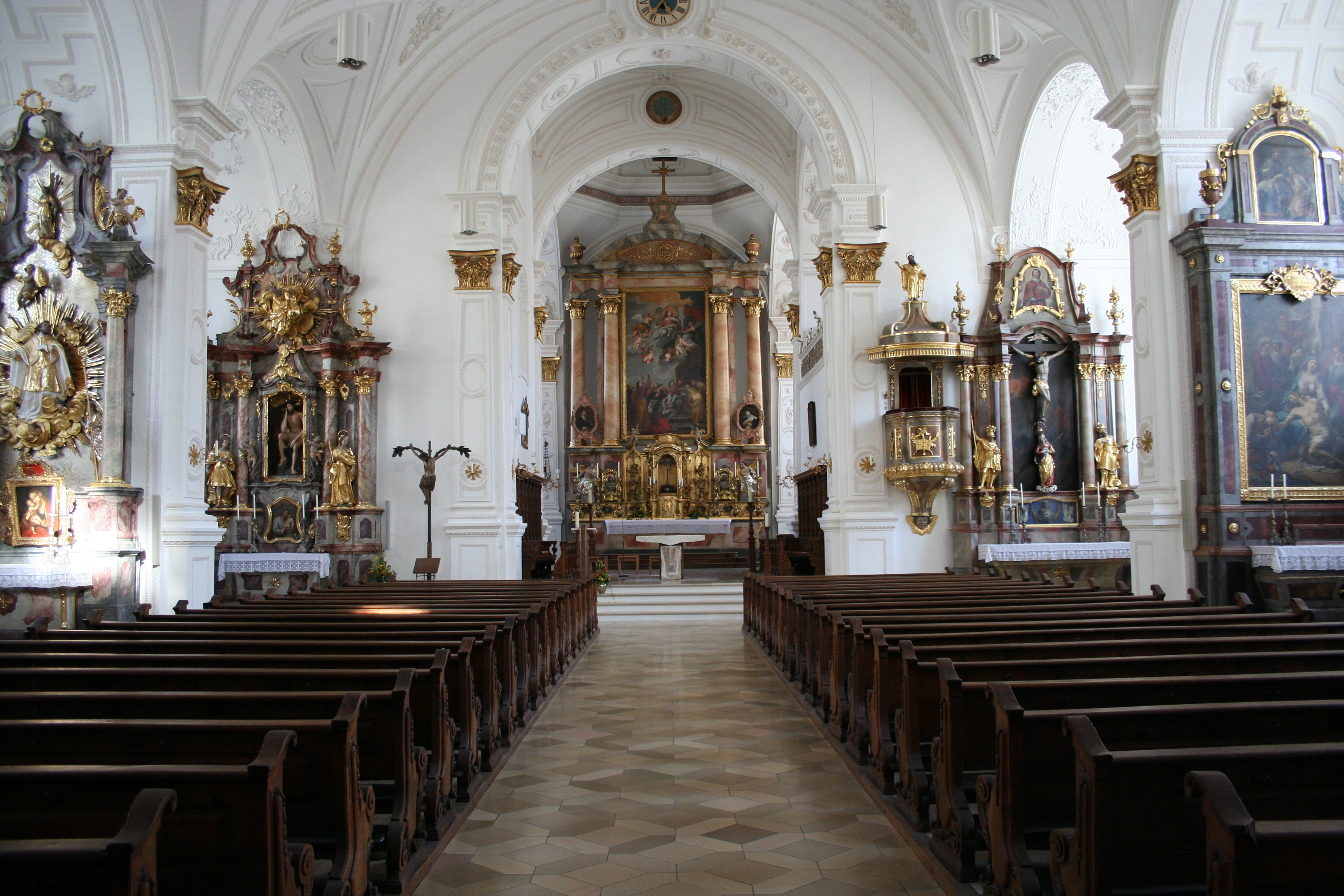 Innenraum der Stadtpfarrkirche Mariae Himmelfahrt