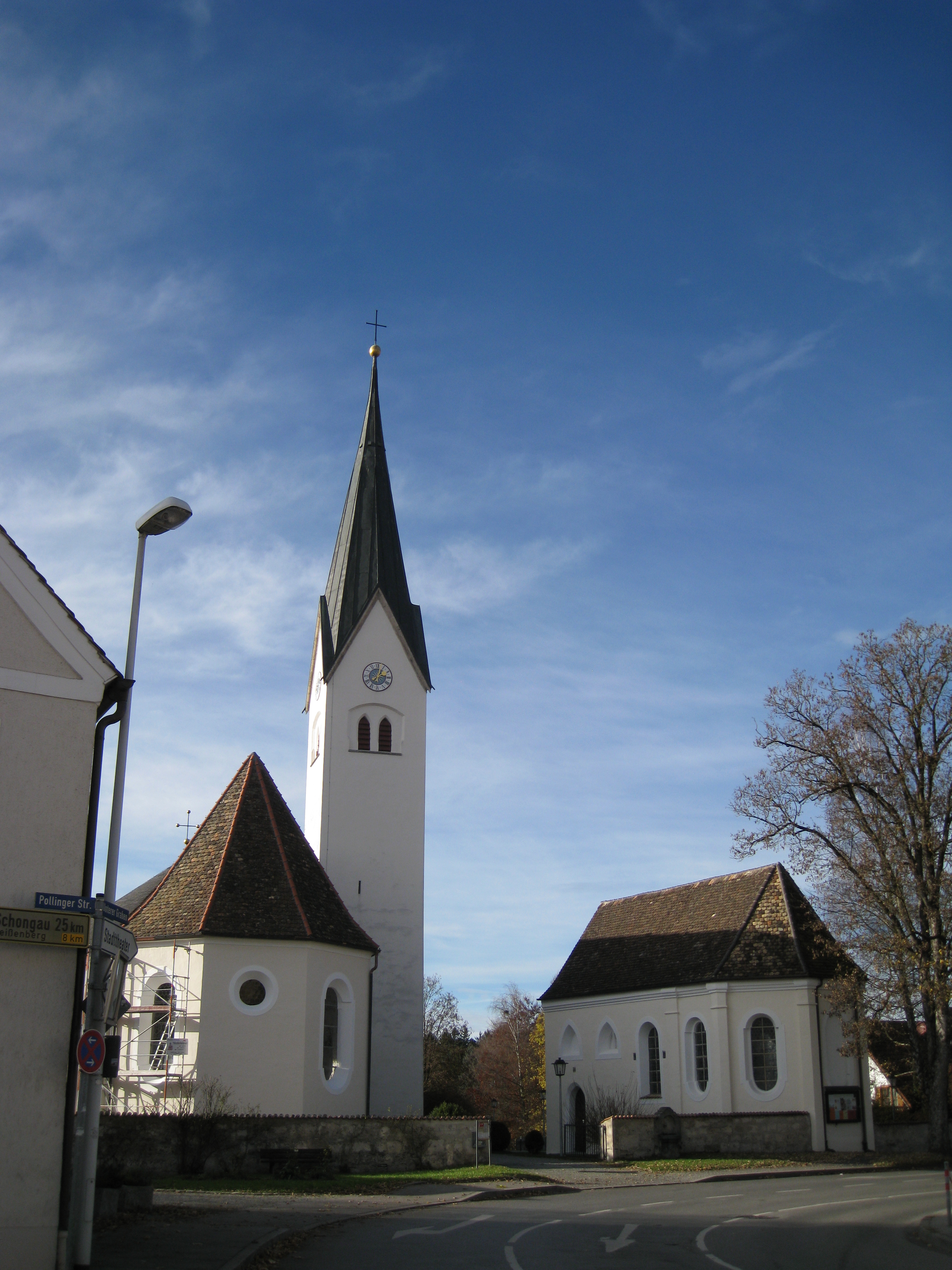 Die altehrw&uuml;rdige St. Hippolyt-Kirche mit romanischem Kern